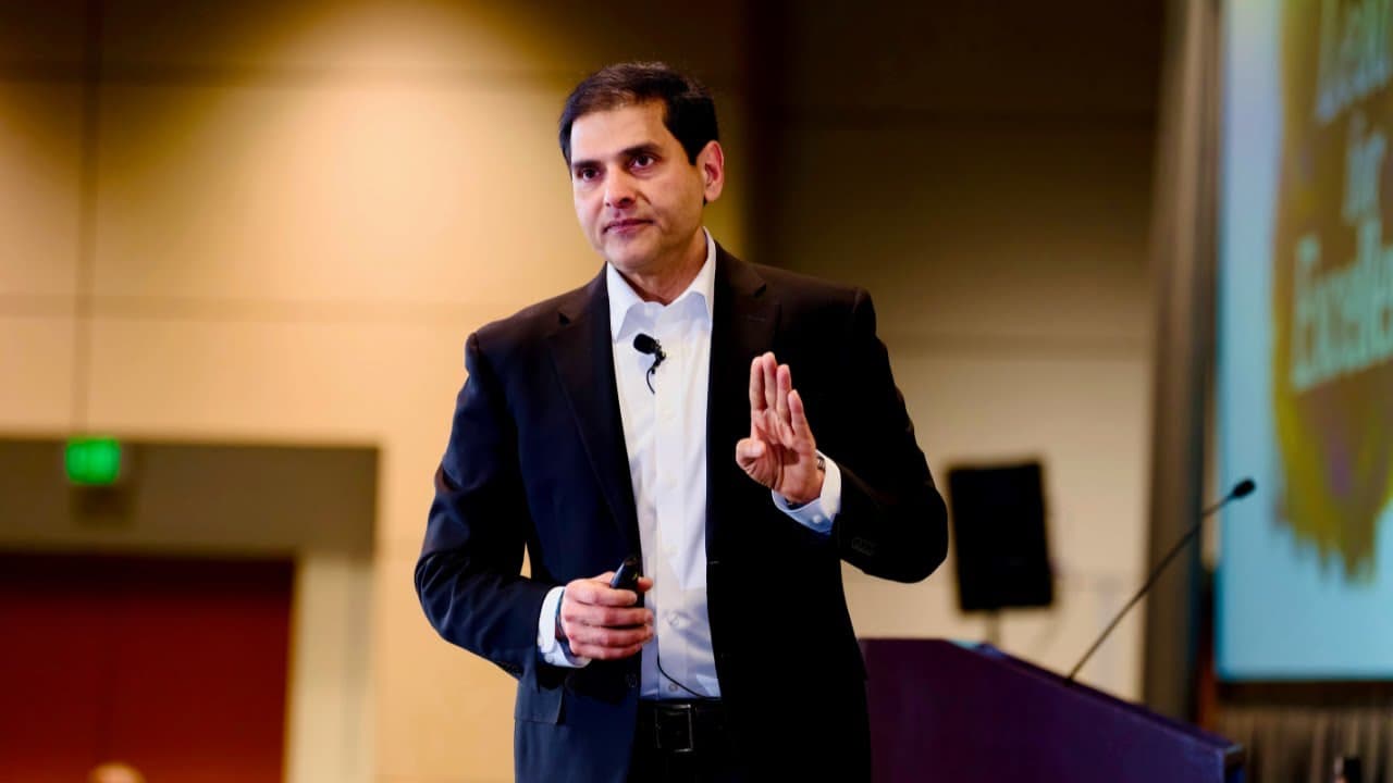 Keynote Bending the Future | Build What Matters | Rehan Jalil | Annual Forum 2025